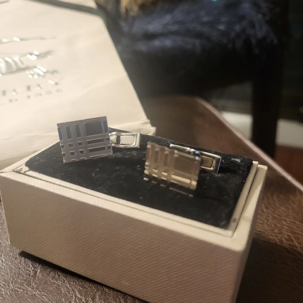 Burberry Stainless Steel Men's Cufflinks And Tie Bar Set W/ Fragrance Sample - Picture 5 of 9